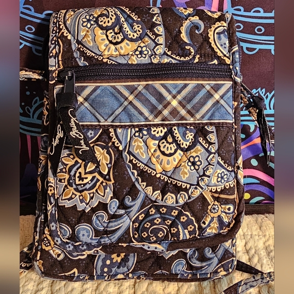 Vera Bradley quilted crossbody or shoulder bag (Retired Pattern in Jan. 2008) - Picture 2 of 7